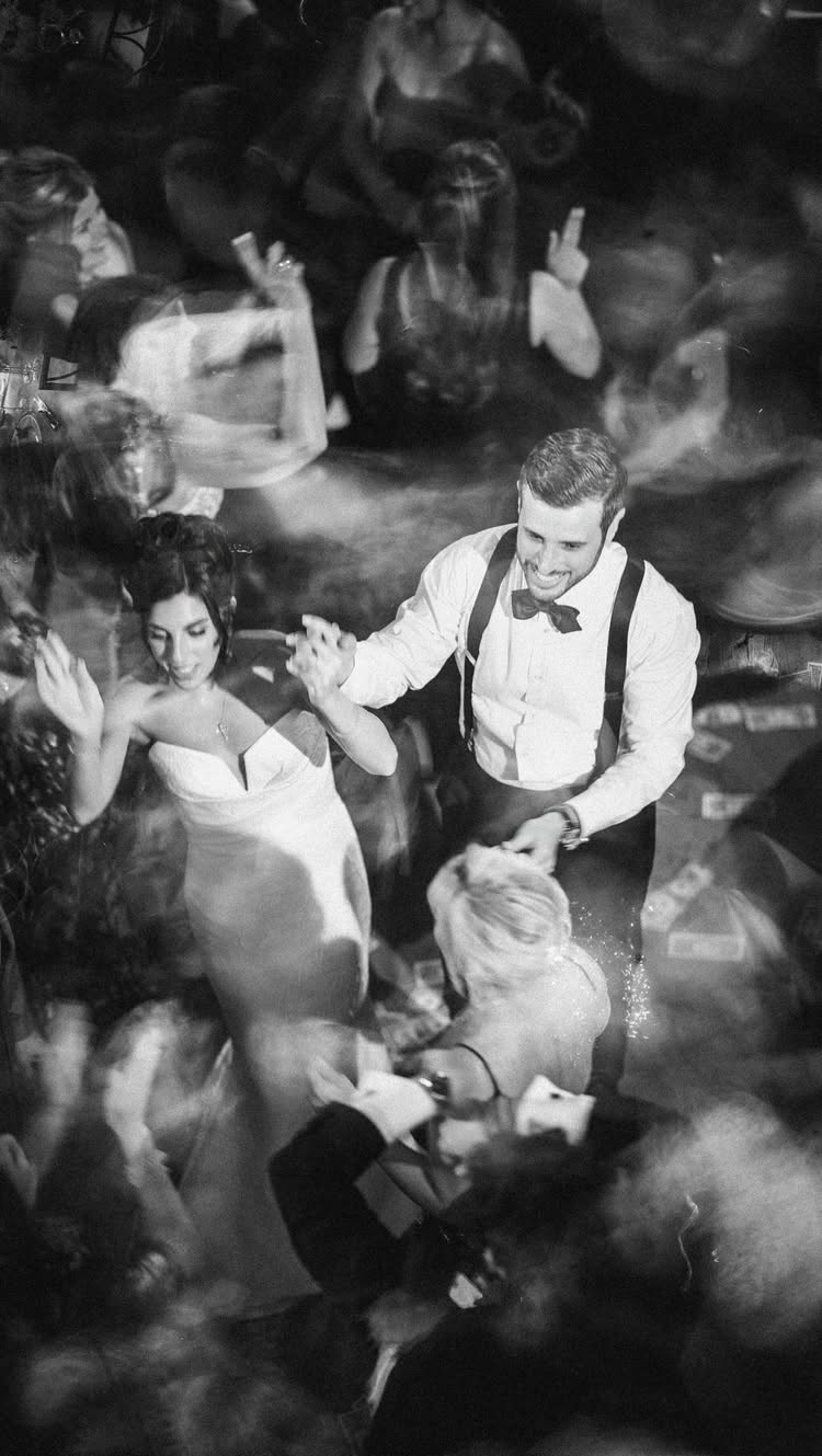 When the dance floor hits this hard, you don’t need an after party.
Just music, lights, and energy that doesn’t slow down for a second.
Planner: @kscopeweddings
Photography: @susanstriplingphotography
Videography: @cinemacake
Venue: @cescaphe
Floral: @sebestadesign
Entertainment: @ebetalent
Greek DJ: @jtkentertainment
Glam: @victoriaroggiobeauty