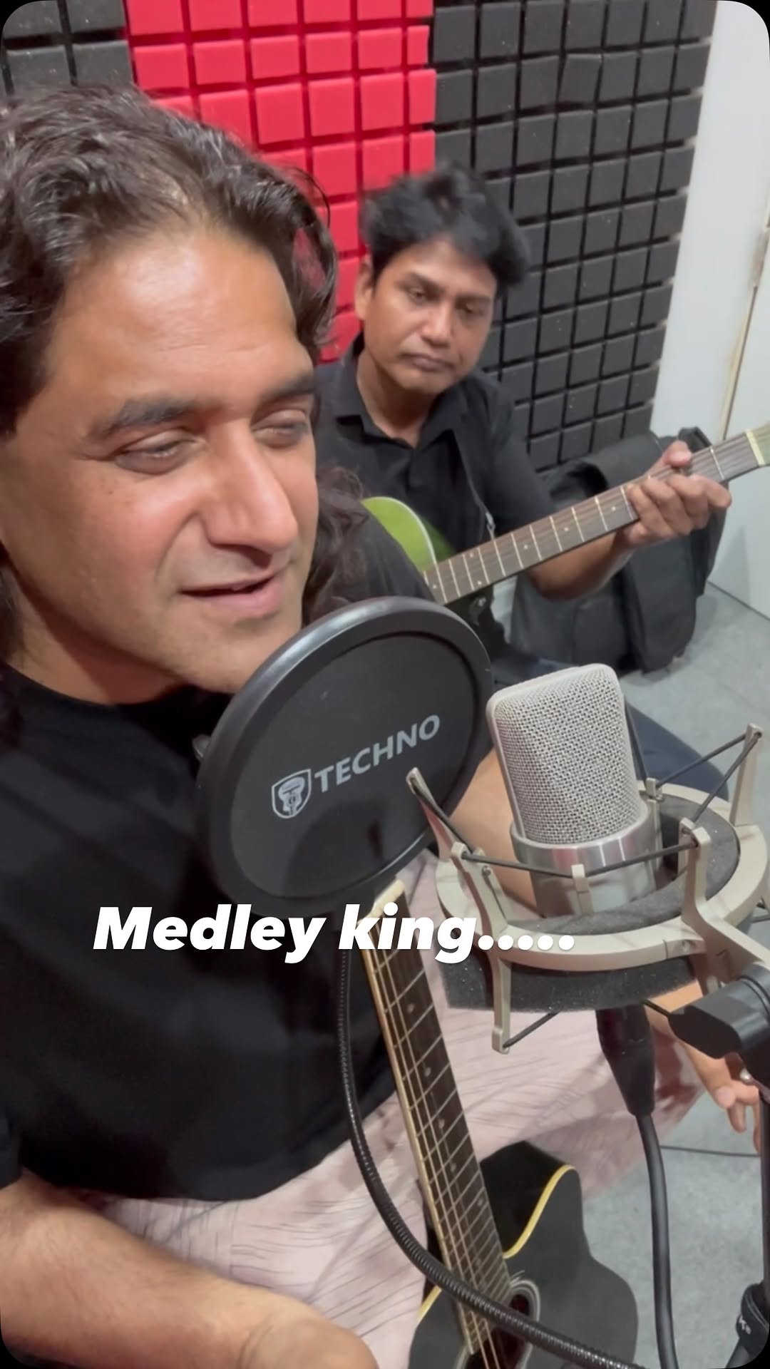 Medleys are our forte .
#oldisgold #unplugged #medleyking #medley #padamjeetsehrawat #music #instamusic #instareels #hitsongreels #reels #lovesongs #mashup