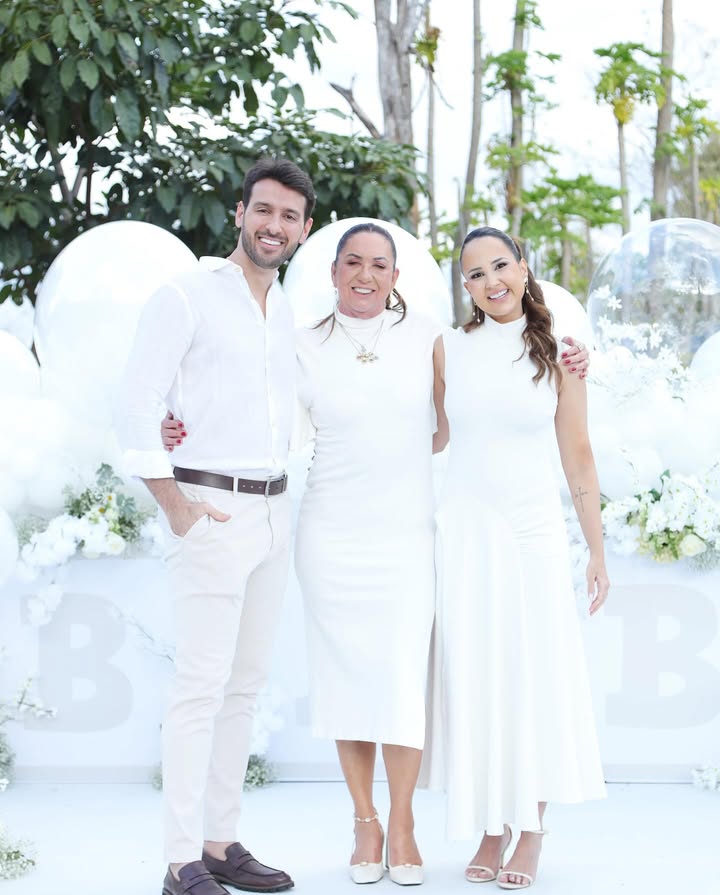Chá revelação de mais um sobrinho neto Fonsequinha, foi muito emocionante saber que estamos esperando o João Paulo, nome em homenagem aos vovôs materno e paterno. Que venha com muita saúde e com certeza p trazer mais alegria p nossas vidas. Será muito amado e abençoado 🙌❤️. Obrigada Deus, @rafafonsecanepo & @drgabrielrsilva por este presente da vida. Parabéns!!!👏🥰 amamos vcs.