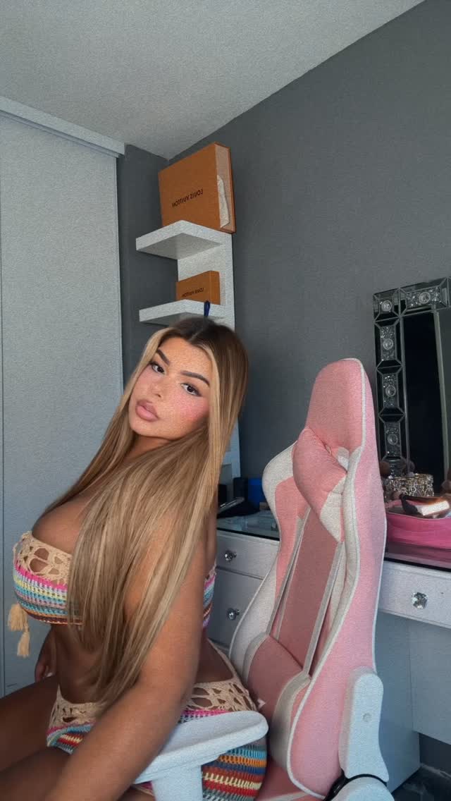 This hair 💁🏼♀️ @luluhairextensions_ @luluhairshop_
Hair color and extensions @luluhairextensions_ 💕
Hair for purchase @luluhairshop_ 💕