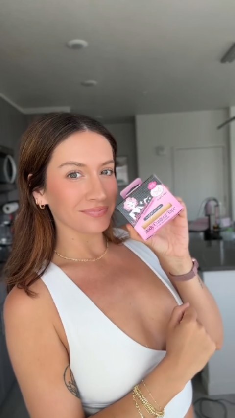 ¡Tu próximo secreto de moda! Un poco de #BodyContourTape hace la diferencia👌🏼✨
⭐Cinta adhesiva modeladora Body Contour Tape @hollywoodfashionsecrets $475 mxn
⭐Disponible en 2 tonos.
⭐Encuéntrala en bellisima.mx y sucursales.
#HollywoodFashionSecrets #FashionHack #TrucosdeModa #FashionHacks