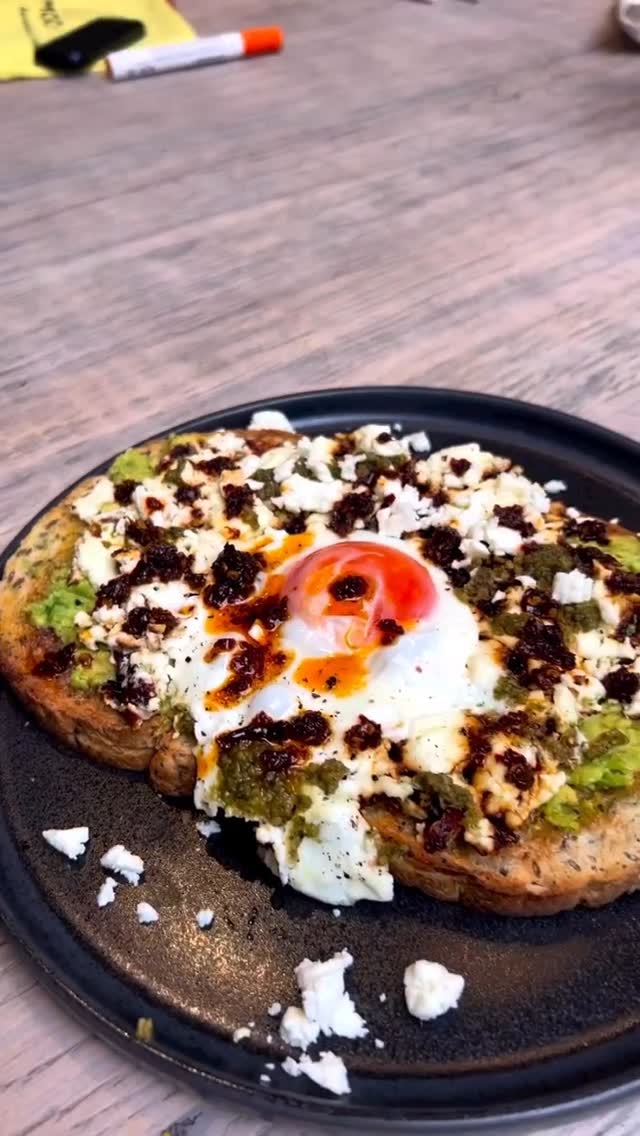 Think this might be the tastiest egg recipe I’ve ever made 😍 Crispy feta eggs with avocado, pesto & chilli oil on toast.😘🫶
Would you try it?