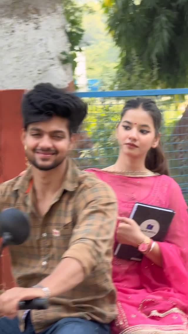 Preti hai❤️
.
.
.
#tanurawat33 #ujjwalsaini #explore #reelsinstagram #instagram #explorepage✨ #india #trendingreels #virel #insta #lovers #love #lovely #video