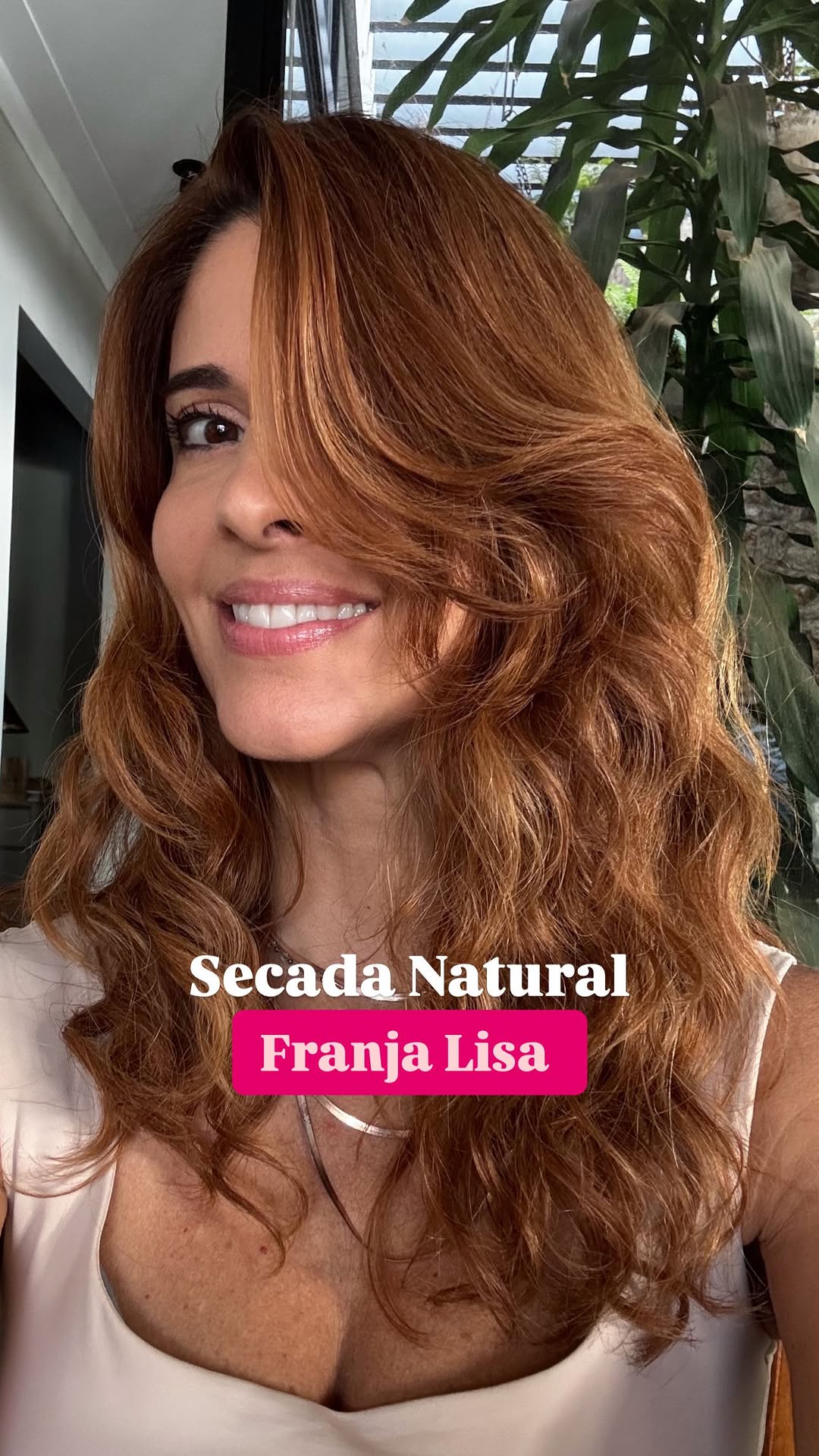 ✨ Como fazer uma secagem natural com a franja Lisa ✨
Nesse vídeo eu te mostro o passo-a-passo da técnica de secagem natural com a franja Lisa — um jeito leve e eficiente de finalizar o cabelo sem precisar de fontes de calor.
Mais importante do que os produtos, é como você realiza o processo: o segredo está na técnica!
Mas se você quer saber os produtos que usei para potencializar o resultado, aqui estão eles:
🌿Máscara Penetraitt
💧 Curlixer- Linha Nutri Curls +OIL Dark Oil
🌼 Tamelixer
✨ Óleo OIL Reflections Light
💎 Óleo Ultimate Luxe Oil
Tudo com um toque profissional, feito para você aprender e aplicar em casa ou no salão com confiança.
💬 Me conta nos comentários: você já testou a secagem natural com franja Lisa?
#franjalisa #SecagemNatural #CabelosSaudáveis #FinalizaçãoSemCalor #AndreaPecora #VCE #BelezaComTécnica