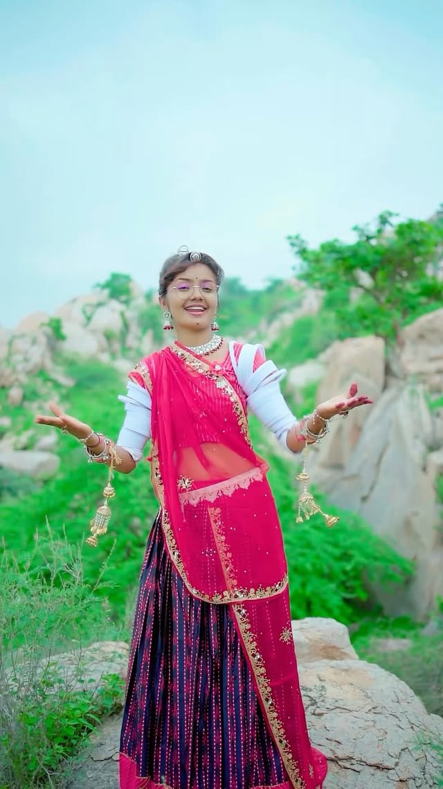 Sarkari Gadi
#instaviralsong #sarkarigadi #rinkalmodi #kanudasong #popularsong