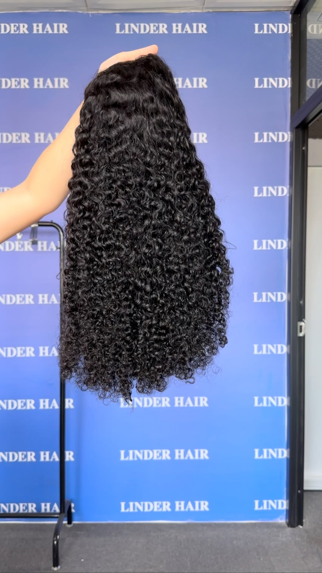 Linderhair is here to provide best quality hairs with competitive priceโค๏ธโค๏ธ. We have hairs in stock and ready to ship ๐ฅฐ๐ฅฐ
#wigs #wigslayer #wiginstall #lacewig #lacefrontalwig #lacefrontalsewin #frontalsewin #frontalinstall #frontalwiginstall #customwigs #customunits #wholesalewigs #hairwholesaler #protectivestyles #hairdowedding #slayqueens #naturalsewin #hairweave #hairstylist #hairvendor #hairsupplier