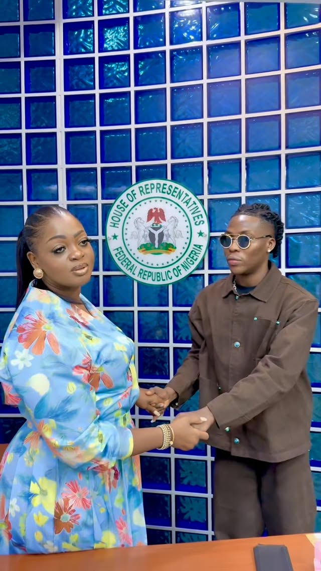 What a pleasure it was to receive the incredibly talented @reekadobanks in my office today!
In anticipation of his upcoming concert on the 18th of July, we had a great time discussing what promises to be an unforgettable night of music, energy, and pure vibes. If you know Ric Hassani Banks, you know it’s never a dull moment……he’s a powerhouse of talent, charisma, and stage magic.
I’m personally looking forward to this show, and I can confidently say: Abuja is going on lockdown come July 18th! 🔥🔥 You don’t want to miss out on the electrifying performance, the surprises, and the unforgettable experience that only @reekadobanks knows how to deliver!
Mark the date – 18th of July. Tell a friend to tell a friend. Abuja, get ready! 🎤🎉
Cc @chimdineliaku
#ReekadoBanksLive
#AbujaLockdown
#ConcertOfTheYear
#VibesOnVibes
#18thJuly
#EniolaBadmus