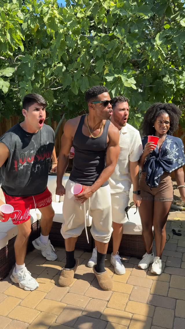Get new friends if they don’t act like this 🤝🏼😎
#skit #sketchcomedy #comedyreels #bros #friends #couples #relationship #relatable