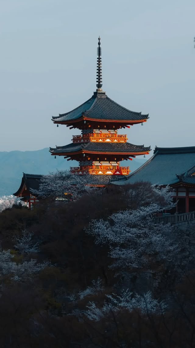 A fleeting moment in Kyoto. Shot with the Leica SL3-S and 70–200mm – chasing quiet stories in golden light.
If this view made you pause, imagine standing there.
.
.
.
#kyoto #japantravel #leicacamera #leicasl3s #traveljapan #cherryblossomseason #japanphoto #moodyjapan #lensculture #earthofficial #goldenhourmagic #traveldeeper #visualsofjapan #cinematicphotography #exploretheglobe