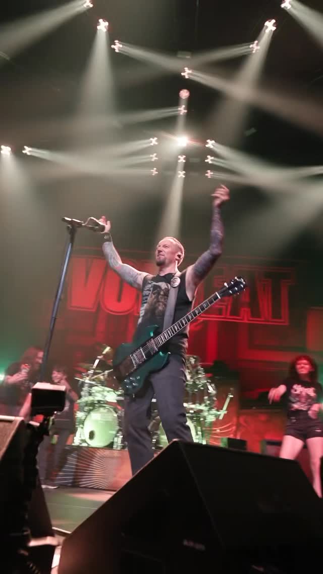 Officially on the road again in the U.S. for the Greatest Of All Tours Worldwide 🦖 Thank you Denver and see you tonight West Valley City!
Video by @britt_bowman