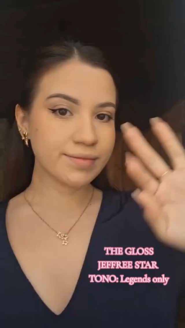 ❤️🔥 El dúo que rompe corazones.
Blood Sugar + The Gloss "Legends Only" — el combo perfecto entre intensidad y brillo de alto impacto.
🔥 Blood Sugar Palette:
18 tonos intensamente pigmentados en rojos, borgoñas y neutros que se difuminan como un sueño. Looks suaves, atrevidos o dramáticos… tú decides.
💎 The Gloss – Legends Only:
Un nude cremoso con brillo espejo que eleva cualquier maquillaje a nivel leyenda. Cero pegajoso, 100% glam.
💋 Juntos crean el statement más poderoso de tu makeup bag.
💥 25% OFF de $2,380.00 a $1,780.00
👉 Disponible por tiempo limitado.
🛒 ¡Corre antes de que se agote!