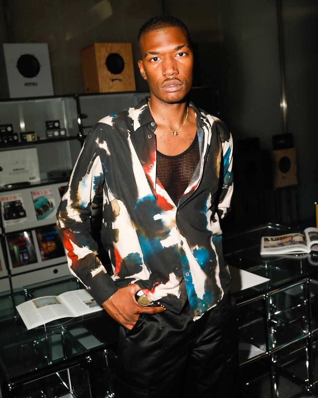 Last night, I helped produce an incredible evening for @premiumgoodsbk celebrating 90s music, art, and design at the @usmmodularfurniture! Also, gave a early preview of their new Air Max 1 collab with @nike called the 718 out this Friday!!!
Thank you @bfa & @gettyimages for letting me chase you around like a mad man to set up these shots! 😭 shoutout everyone who came out the vibes were immaculate!
PR: @thechambergroup #publicist