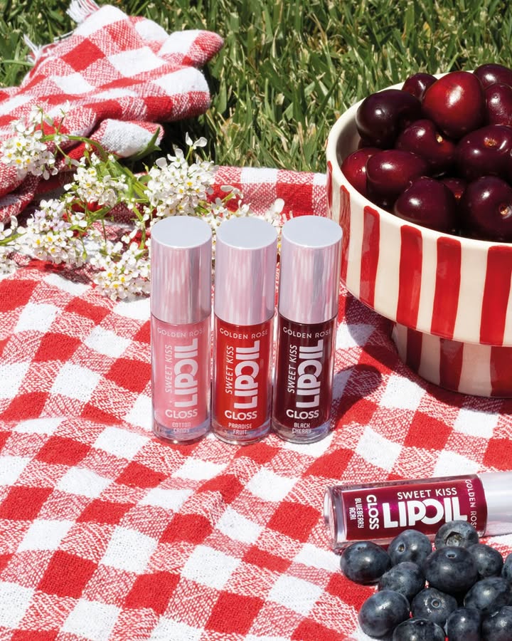 ☀️ Yazın ışıltısı şimdi dudaklarında!
Sweet Kiss Lip Oil Gloss, Rosehip, Murumuru ve Jojoba yağlarıyla dudaklarını beslerken, yapışkanlık hissi bırakmadan yoğun parlaklık kazandırır.
🍉 8 leziz aroma
👄 Yumuşacık aplikatörle kolay ve konforlu uygulama
💋 Canlı, nemli ve göz alıcı dudaklar için yazın favorisi!
#GoldenRose #SweetKissLipOilGloss