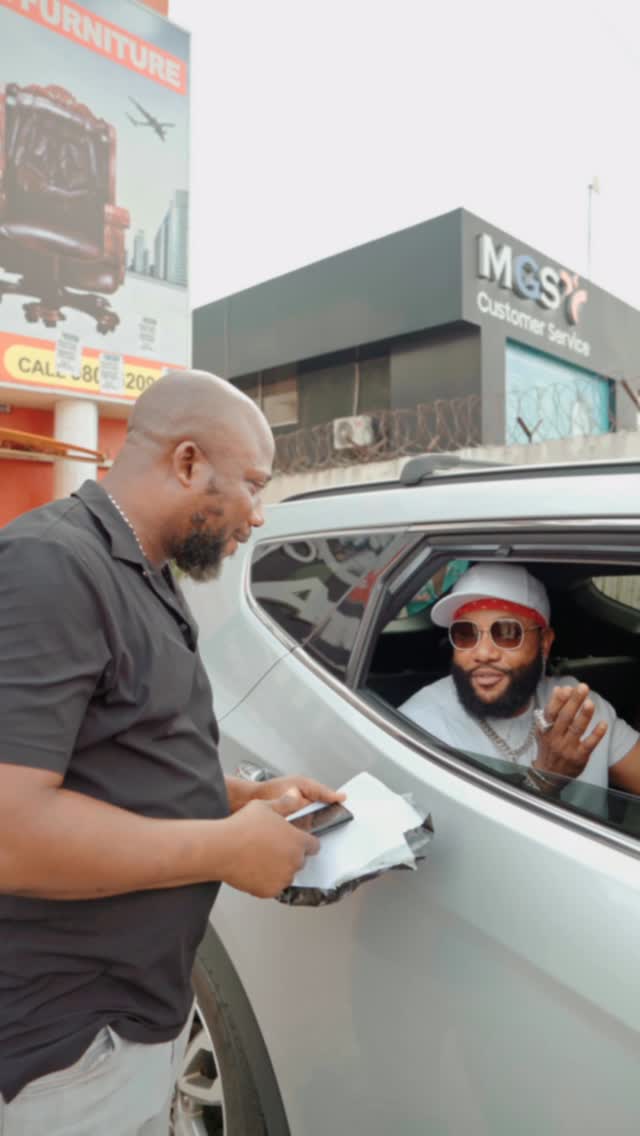 This was the lucky winner of a dollar search in Ikeja tomorrow 20th of July. I will be life in Abeokuta at MKO Abiola, complex. There will be a lucky winner tomorrow if you can.
New music out now. a lot of money keep streaming