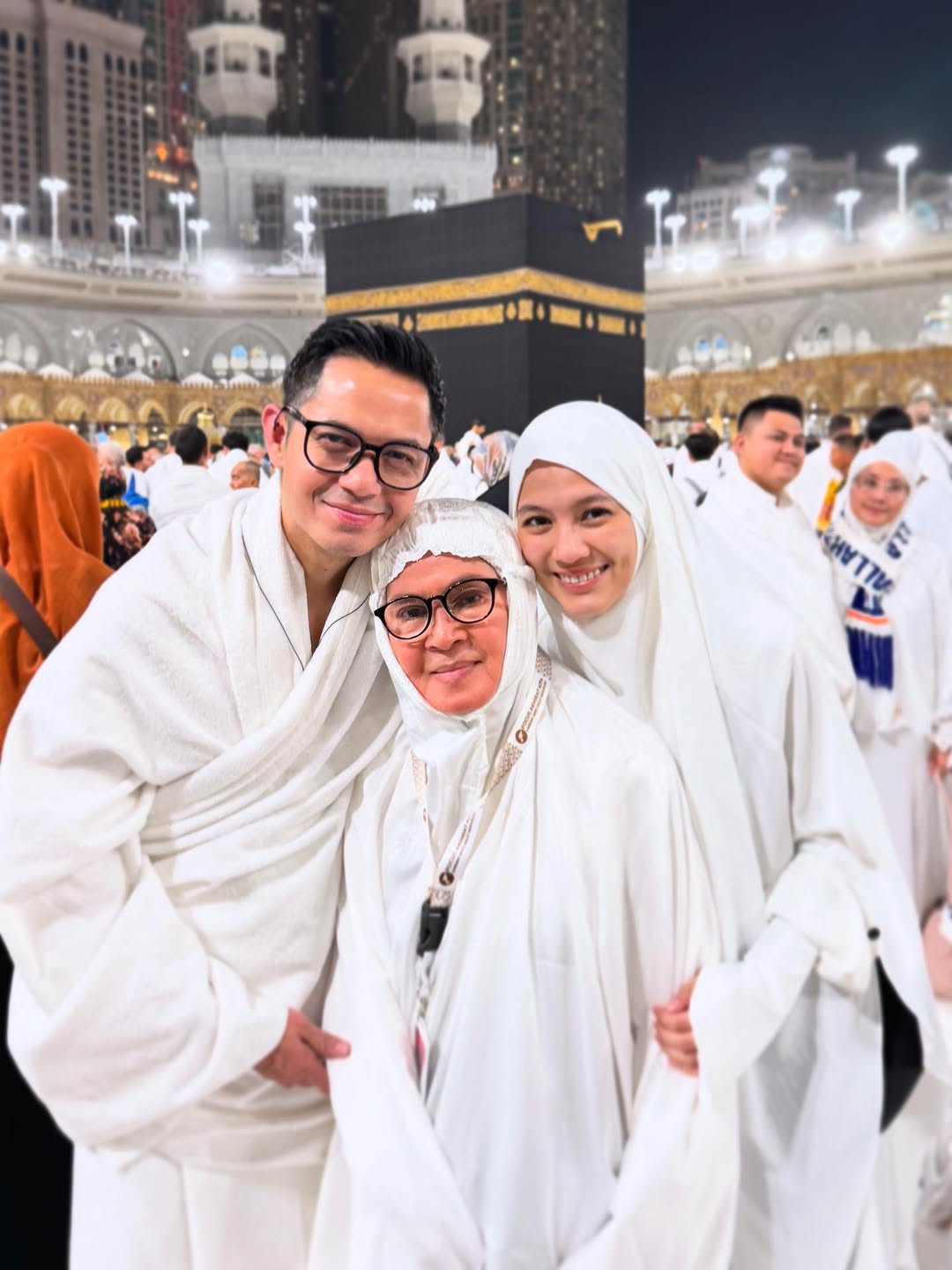 Barakallahu fii Umrik Mama sayang, semoga Allah Ta’ala berikan kesehatan, keberkahan dan bahagia selalu, Aamiin Ya Rabb
#barakallahfiiumrik
#mama
#latepost