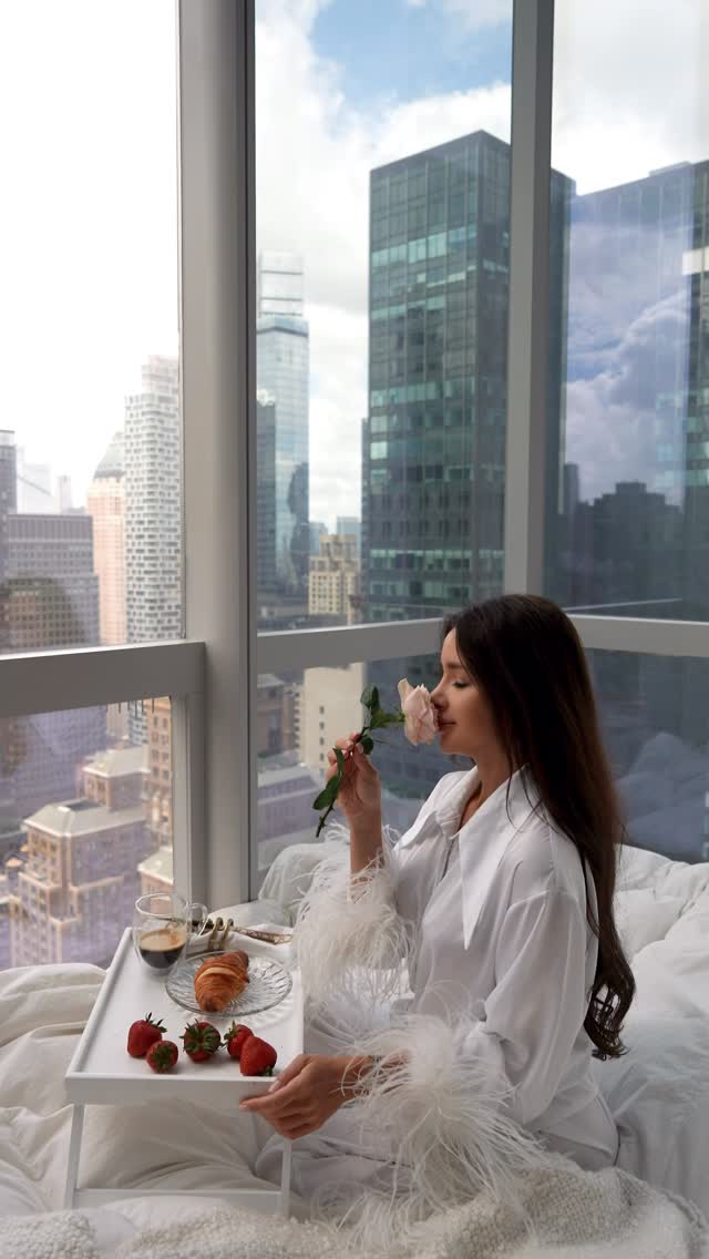 I wanna wake up in that city that doesn’t sleep.
Real IT New York City morning in my apartment.
Do you want the same experience? August 1st is content day in my apartment. DM me for the details.
#newyork #newyorkcity #manhattan #brooklyn #visitnewyork #nyc #aesthetic #morningmotivation