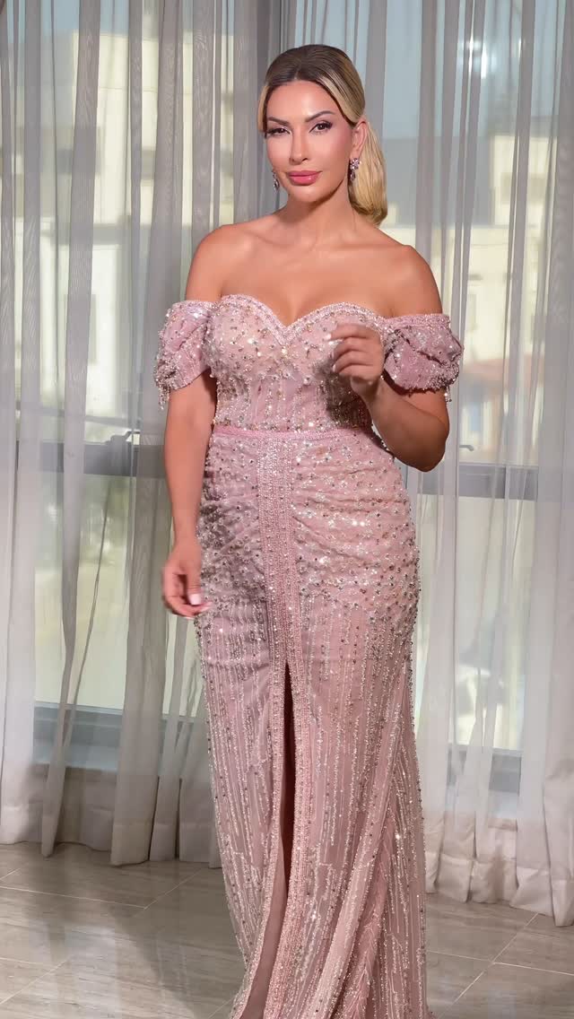 #Cette semaine, profitez de notre forfait à 550 : une très belle robe rose bébé, raffinée et classe, avec un maquillage glowy, disponible chez Violette Montfleury makeupartist #newcollection #makeup #robe #dress