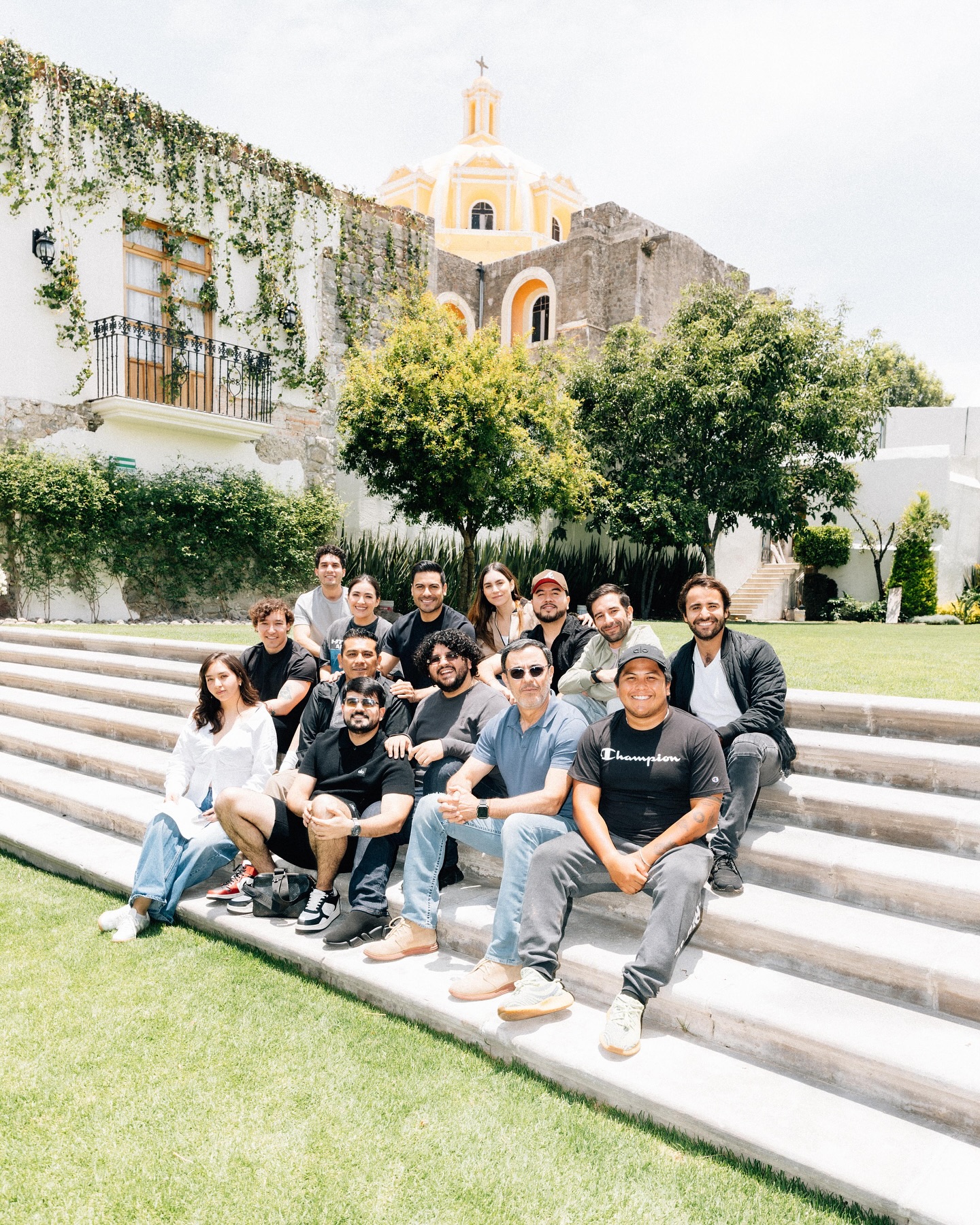 Una semana llena de música, letras, historias, pero sobretodo de grandes momentos. @casahuamantla es un lugar que nos inspira una vez más para crear música. Y qué espectáculo poder escribir junto a estos talentos. ¡Qué viva la música!
@alezeguer @omarroblesoficial @johansotelo @ivangamezg @luismexianunez @alexhernandezmsic
Y el equipo más chingón que puede existir!!
@mikenoriegal @nicolasacosta @eltatomx @anapaolaramirezz @matrume Caro y Sergio.
Misión cumplida @jjuarezww