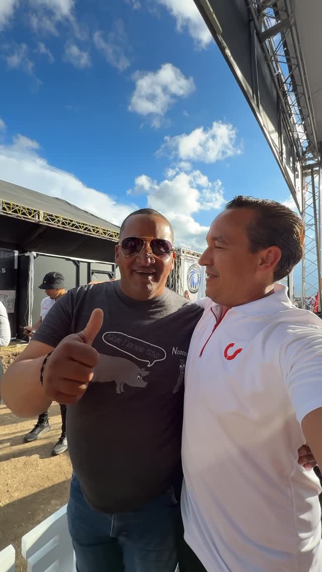 EN ESTE 🥬 FESTIVAL DE LA COSECHA 🚛🚚🛻 se están yendo las unidades como si fueran pan con tomate y aguacate, estoy profundamente agradecido del tremendo apoyo de mi gente de CONSTANZA adquiriendo unidades de todas nuestras exclusivas marcas ☺️
En este caso el Sr. Kendry Gil un amigo de infancia, gran trabajador y agricultor de nuestro pueblo nos confía la adquisición de su nuevo y hermoso TOYOTA HILUX LIMITED, le agradecemos públicamente por su gran confianza y apoyo en esta importante actividad de nuestro hermoso pueblo | CONSTANZA 🌳
@CleanerStudio | TODAS LAS MARCAS EN UN SOLO LUGAR