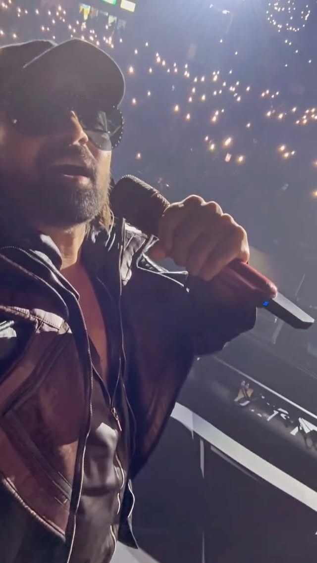 Jai MATADI Let’s Rock Thanks a lot delhi for two back to back historic concerts , it’s was love and that one to one connection all the way ����� #capmaniatour