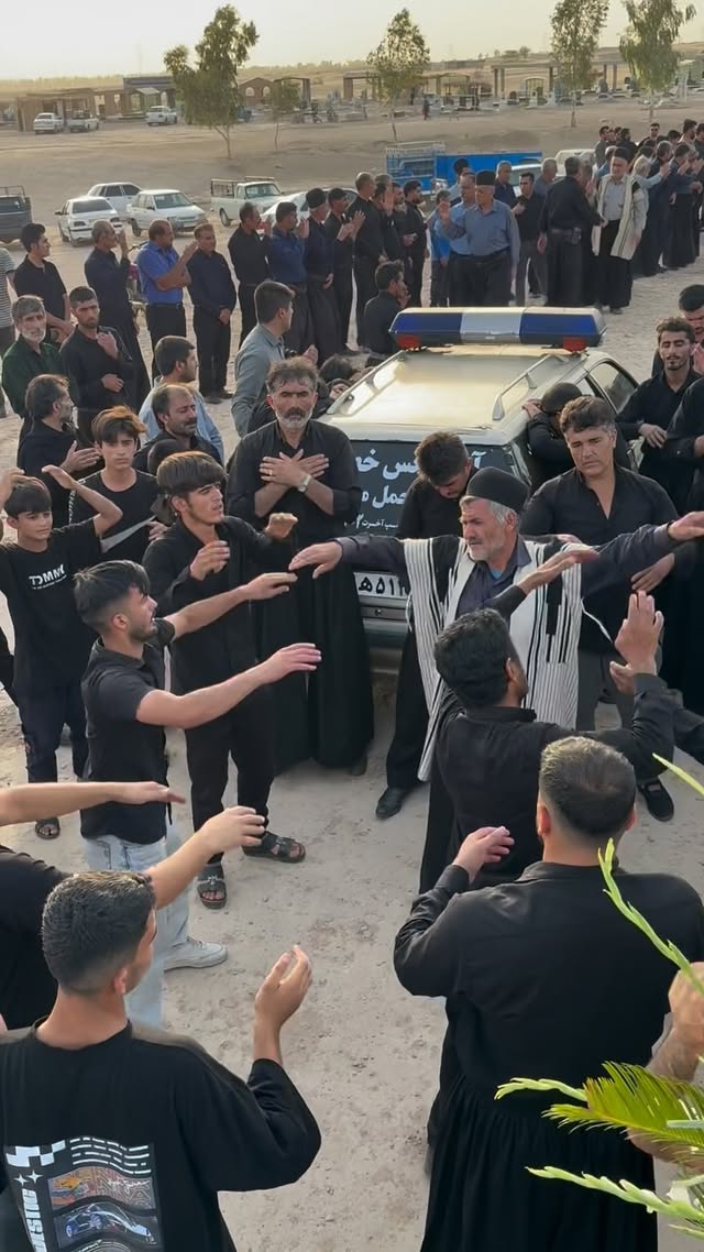 امروزجمعه1404/4/27
مراسم خاکسپاری مرحوم آمیرزا نوروزی از طایفه آرپناهی درشهرشرافت شوشتر#خواننده #تقی_جعفری #اکسپلور #مادر #مرگ#دلشکسته #گریه #پدر#تهران #ایران #خوزستان #گرما