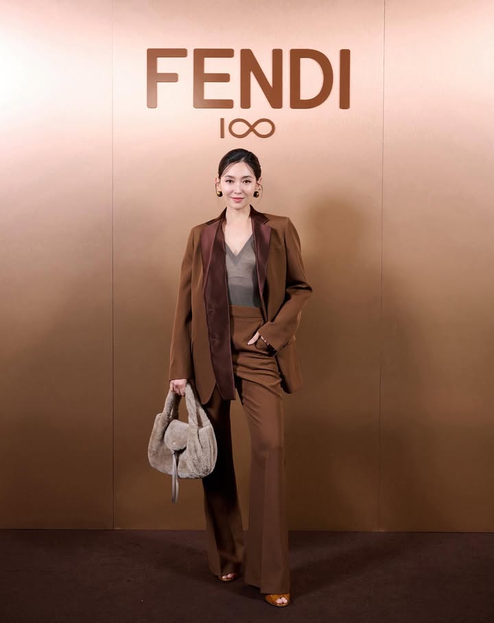 When Italian sophistication meets Bangkok vibrant spirit. Congratulations on the opening of the new FENDI ICONSIAM boutique! In love with the sleek new space, the #FendiFW25 collection, the Spy bag, and of course, the exclusive drone show celebrating FENDI 100 years history.
@fendi
#Fendi