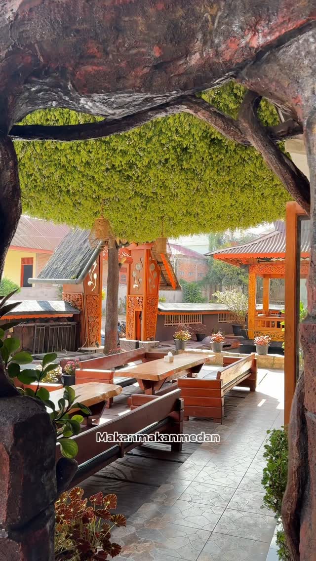 Rekomendasi tempat makan di berastagi..
Tempat cakep & luas..
Cocok utk bareng keluarga ato kawan2 disini...
#makanmakanmedan #bismillah #akasia #akasiaresto #kulinermedan #kulinernusantara #kulinerindonesia #ikan #ayam #berastagi #kulinerberastagi #berastagihits #berastagikaro