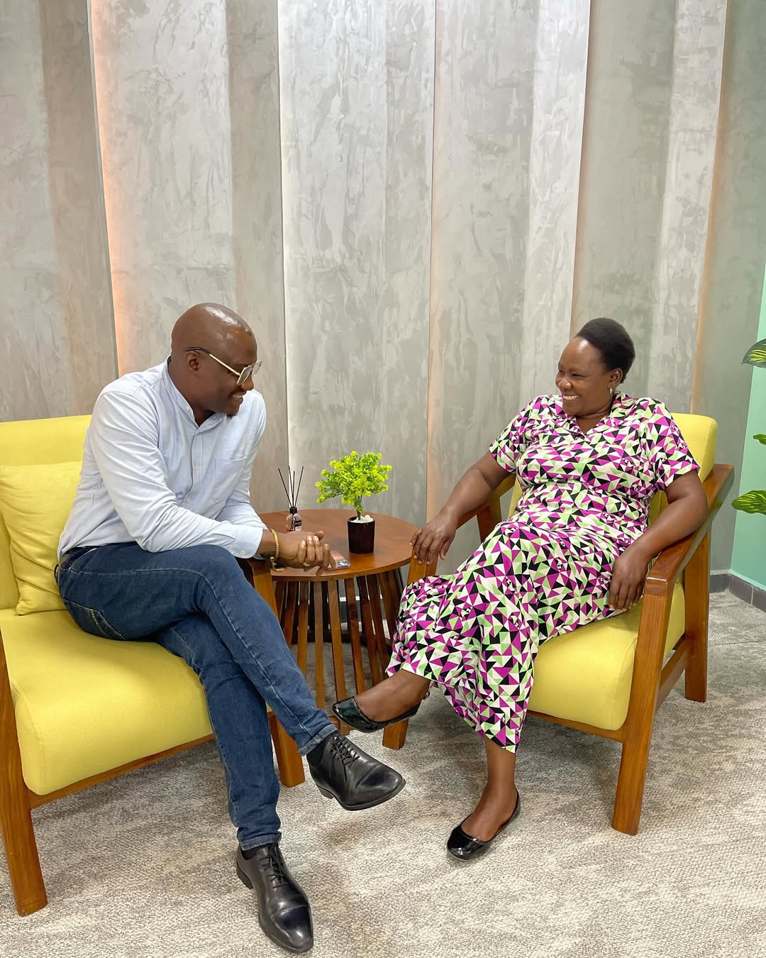 Najivunia nyie jamani 🥹🥹🙌🏻
@kemmyjulieth mama yangu ,my role model tangu naingia kwenye sanaa nazidi kujifunza vitu kutoka kwako.SANAA yako ni kubwa mnooo mama .Mungu akutunze 🙏🏻
@mlilotz mume wangu ,hussein ,mlilo🙌🏻🙌🏻..Najivunia wewe mume wangu sitochoka kusema hadharani🙌🏻🙌🏻.Mungu akilinde kipaji chako 🥹🥹.Nimelia sana leo 🙌🏻🙌🏻
TUFANI TUFANI TUFANI🙌🏻🙌🏻🙌🏻