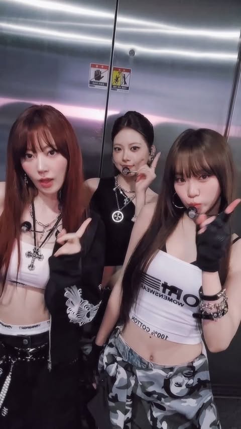 24/7 I go with you🌷💫
#LE_SSERAFIM #르세라핌
#KIMCHAEWON #김채원 #SAKURA #사쿠라 #HONGEUNCHAE #홍은채
#LE_SSERAFIM_DIFFERENT
#LE_SSERAFIM_Kawaii
#mymelodykuromi
