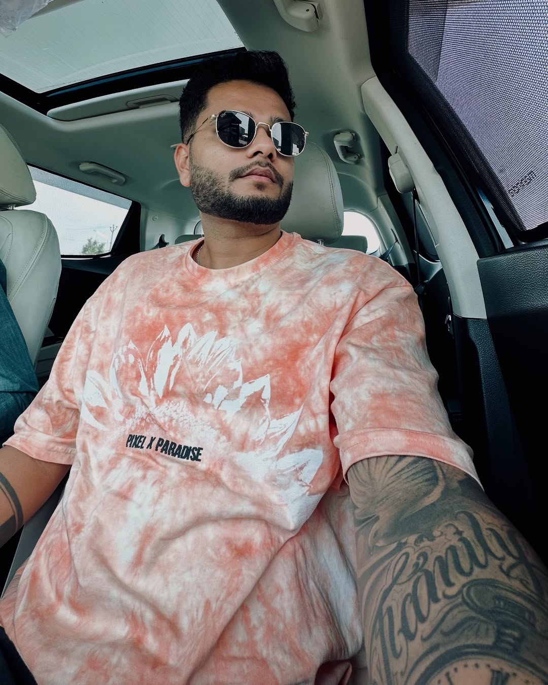 Sunglasses on. Vibes unmatched. Silence louder than words. 😎🧡