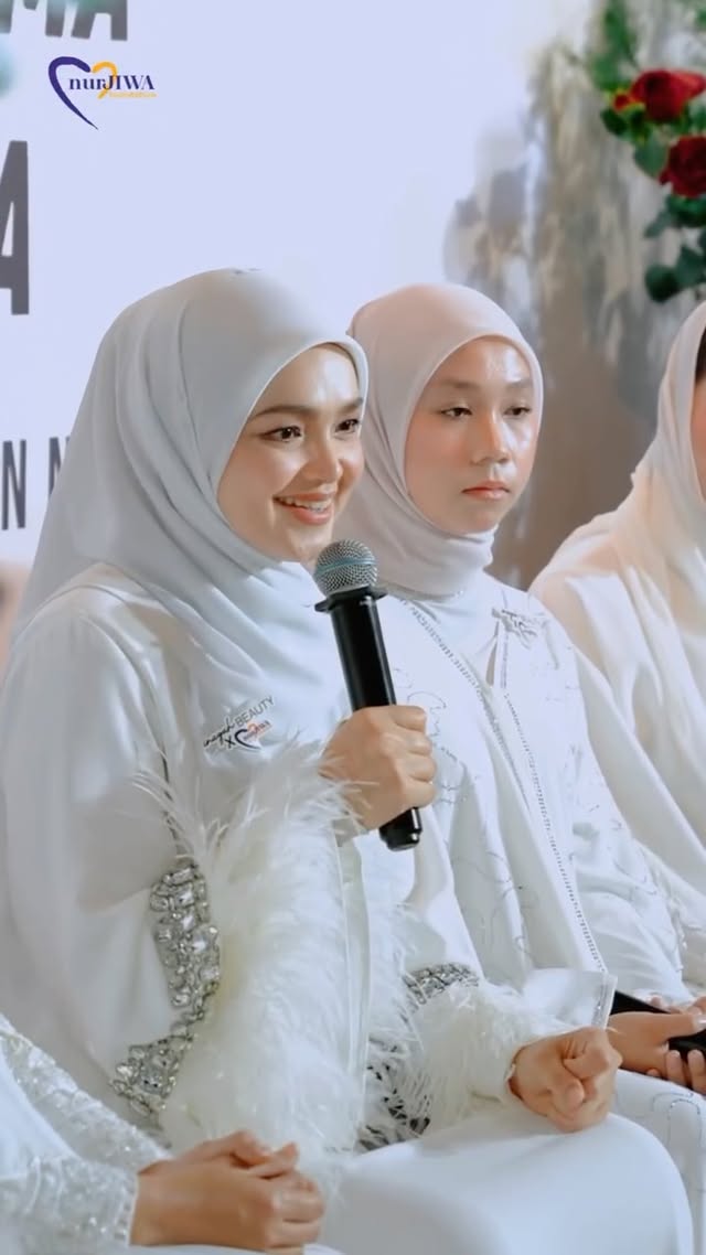 Alhamdulillah…
Tatkala ramai mengeluh atas kesempitan, masih ada yang memilih untuk memberi.
Terima kasih yang tak terhingga kepada @inayahbeautytrading atas sumbangan penuh berjumlah RM300,000 bagi penambahbaikan sebuah masjid di lokasi misi kami.
Bantuan ini bukan sekadar membaik pulih sebuah bangunan, tetapi membina kembali harapan dan tempat bersujud buat mereka yang hampir kehilangan segalanya.
Doa kami agar segala kebaikan ini menjadi bekalan abadi buat semua yang terlibat.
Dalam doa dan sujud mereka, ada nama-nama kita yang disebutkan, walau kita tak pernah bersua.
📹: @amir_yasin