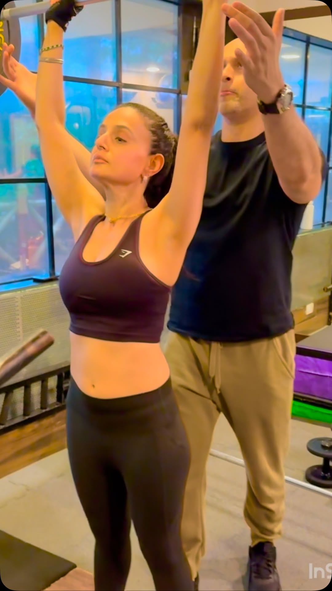Throwing a weight overhead thatโs over half my body weight does as much for my mind as my body.The combination of balance and power is what i like about heavy lunges , these done intensely will do a lot more for your glutes than glute machines!! @klinton81 @unitedstrength ๐๐ป๐๐ป