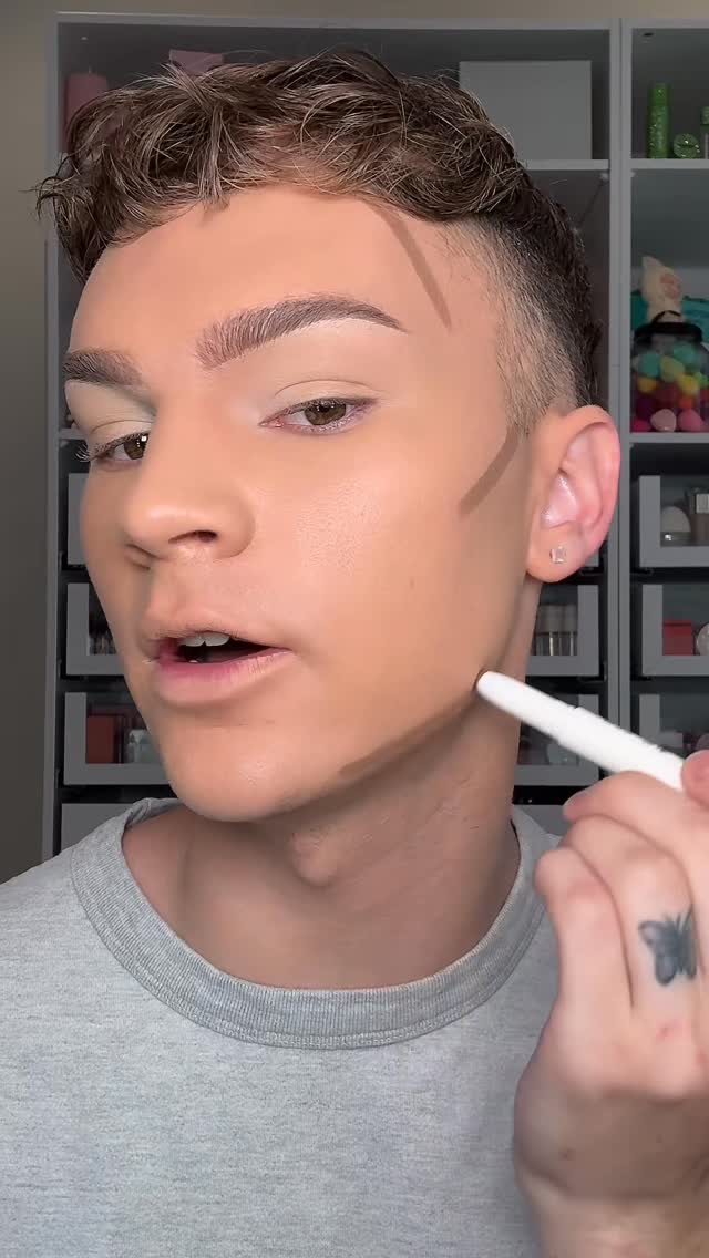 @jessejaggers tries our NEW Beauty Is in the Details collection & we’re obsessed 🤭
✨Shapelifter Micro Contour Stick
✨Nano Brow Pencil
✨Micro Manager Gripping Brow Gel
#BeautyisintheDetails