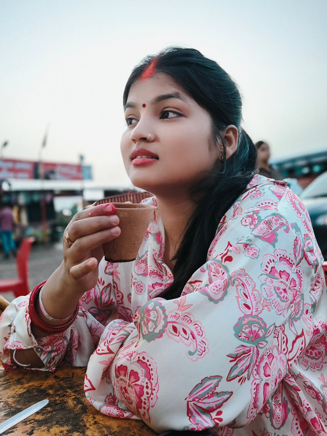 सुबह की शुरुआत अगर चाय ❤️ के साथ हो जाए तो क्या बात 🤩......
क्यों सही कहा ना?😀