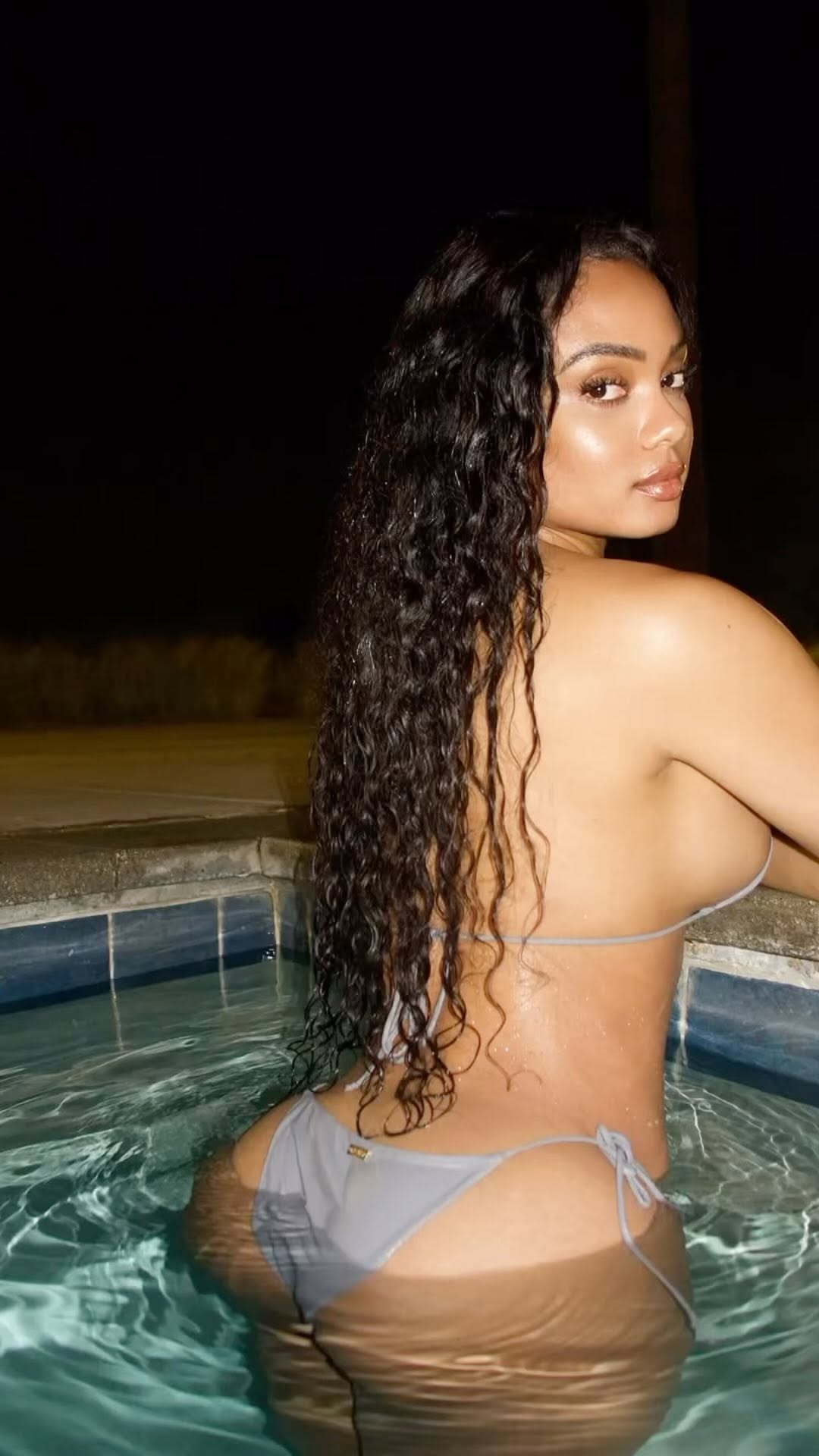 Night swim 🌙 @diamonddynastyextensions @diamonddynastyhair natural wave