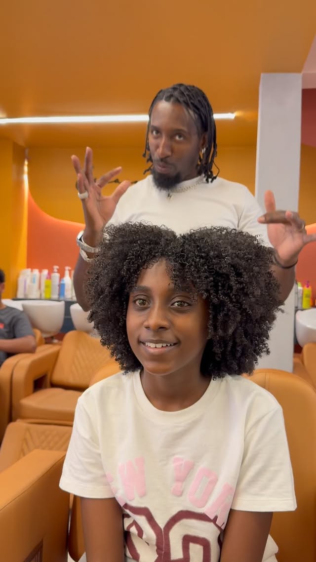CABELO CRESPO
Me pediu movimento pouco volume é dividido no meio!!!
Eu amei esse garota , um olhar puro um amor de criança…
#fyp #cachos #fypシ #reels #crespo #love #instagood #explore #viral #explorar