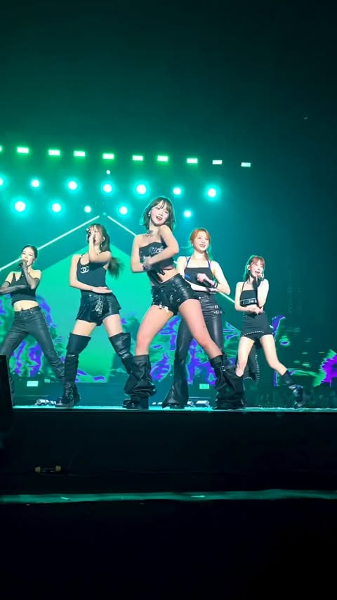 Let me tell you 'bout LE SSERAFIM💪 @ 2025 LE SSERAFIM TOUR 'EASY CRAZY HOT' IN TAIPEI
#LE_SSERAFIM #르세라핌
#EASY_CRAZY_HOT
#EASY_CRAZY_HOT_IN_TAIPEI