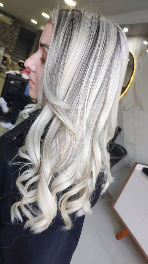 Olha que resultado maravilhoso que ficou esse cabelo 😍..
Vem para o Studio KR...
Whatsapp...96269-2811.... RODRIGO