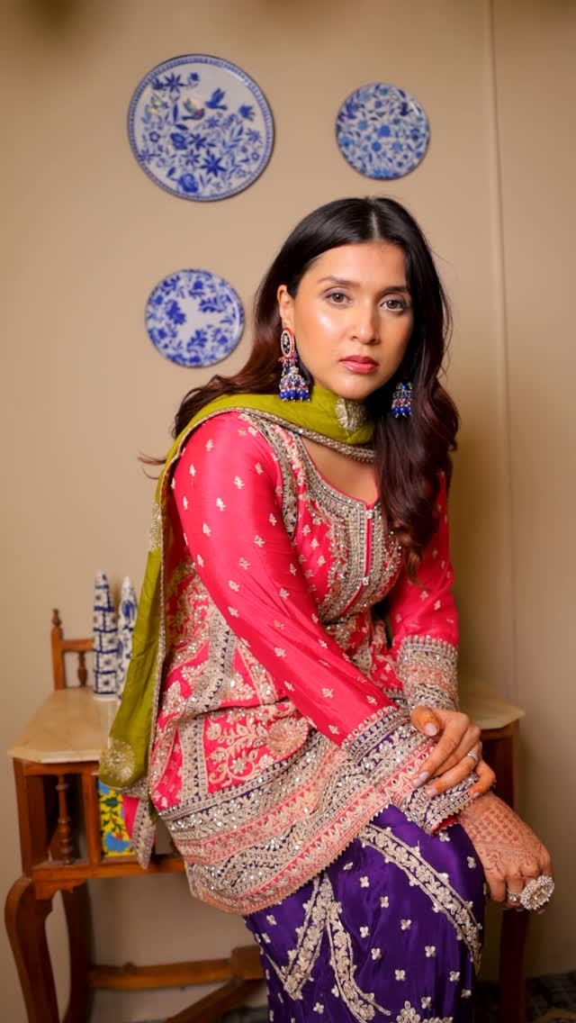 Wearing courage like couture 🤍… back on set, back to self—because creation is healing. #Superstar #WorkInStyle #PunjabiElegance
•
•
•
Makeup & hair : @ritikamakeovers9
Outfit @rumaisa_dc
Jewellery @anthajewels x @manalirawat
Location : @snapitupbypaparazzo
Styled by @stylestopperr