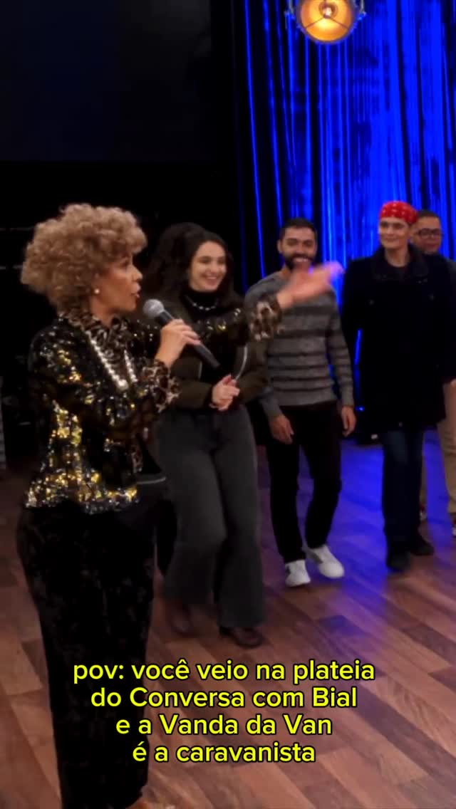 Se você chegar numa plateia e encontrar a Vanda da Van, tenha certeza de que ela está exatamente no lugar onde ela gostaria…
A não ser que nessa plateia também esteja a Graça 😂
@flaviagreis e @rodrigosantanna1 deram um show nessa esquete exclusiva para o #ConversacomBial