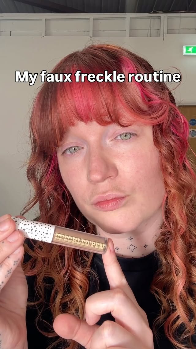 Here is my tutorial for you! Using Taupe and Russett and always finishing with a Juicy Tint this one is Apple 🍎
Speckled Pens are OUT NOW!
#frecklepen #fauxfreckles #fauxfreckle #freckles #freckle #glistencosmetics #creativemakeup #makeupartist #smallbusiness