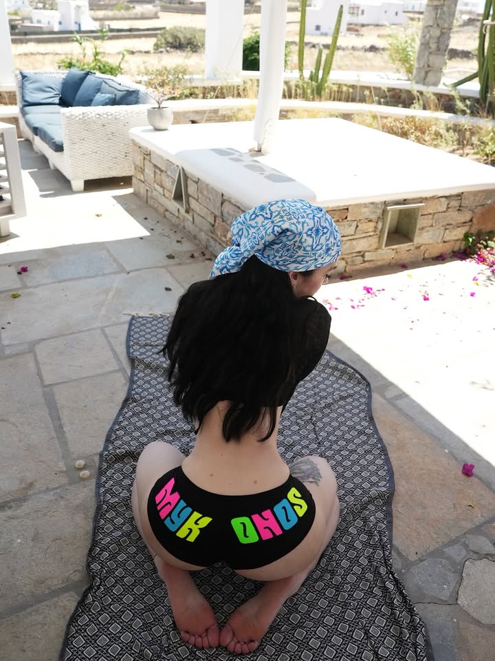 If Mykonos were a post… 💙🐈