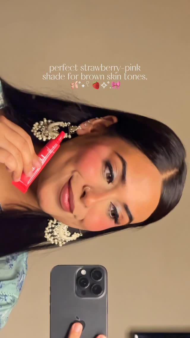 Lip Glaze in Strawberry Glaze?🧚🍓✨ The perfect pink shade that compliments the brown skin tones perfectly.
shop @nirvanabotanics