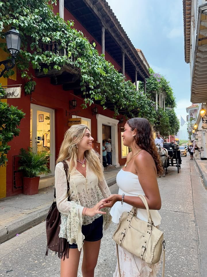 las palmas cera por siempre en nosotras❤️🩹.
No sé realmente ni por dónde empezar, solo puedo decir ahora mismo gracias, gracias por ser la mejor amiga del mundo y dejarme vivir esta experiencia a tu lado. Te quiero mucho y siempre. Sin ninguna duda el mejor viaje que he hecho en mi vida, gracias Colombia, eres un país que atrapa y te llena. Espero volver muy MUY pronto💔