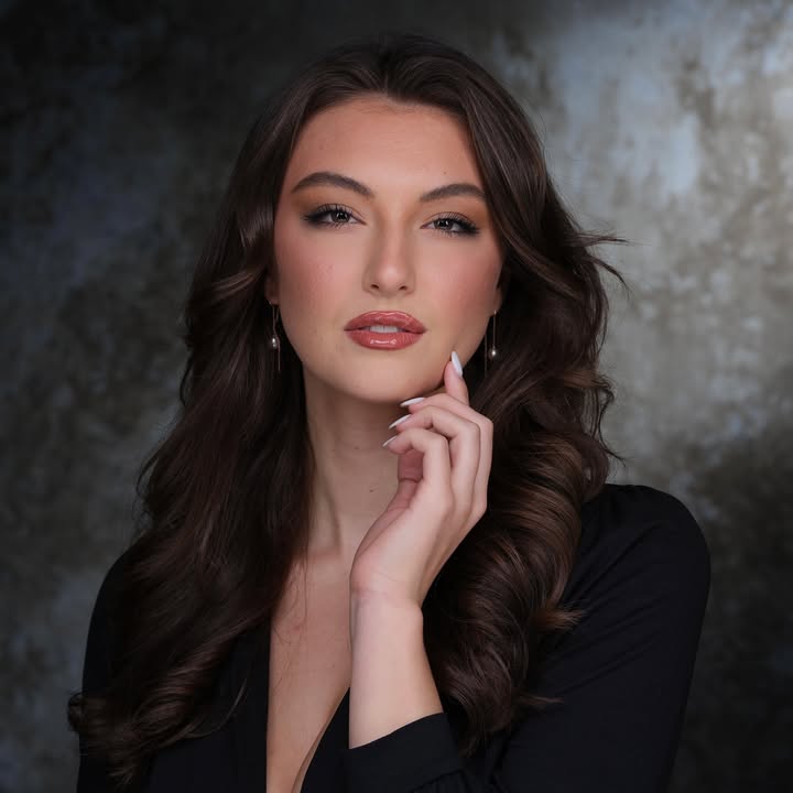 There was a headshot booth at @opensaucelive sooooo of course I had to get new headshots🤪
✨
these are UNEDITED, too🤯 like holy cowwww @_christopherberry_ you killed it!