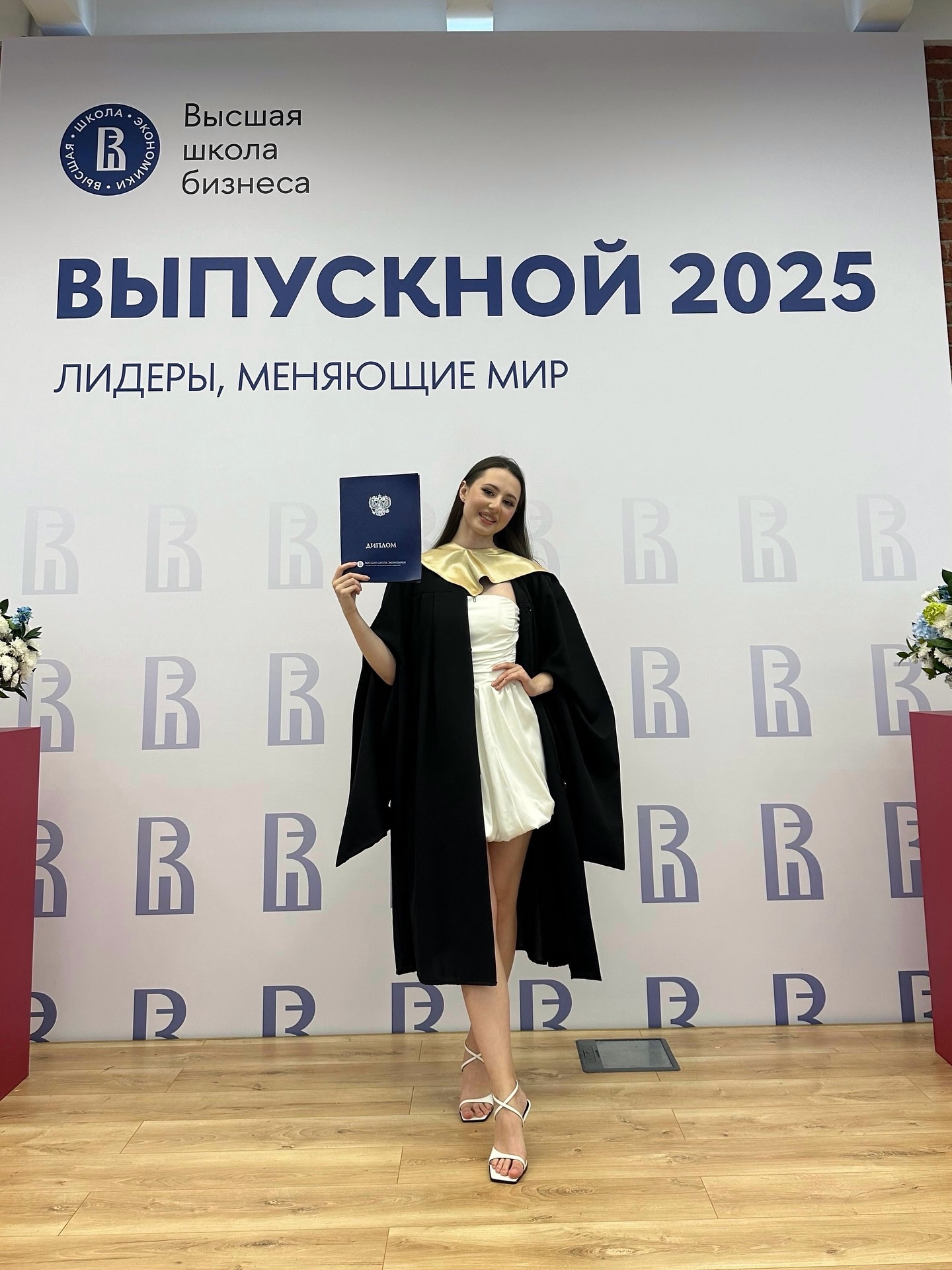 Дипломированный маркетолог 💔 (программа: маркетинг и рыночная аналитика)
✅ 4 года прошли очень быстро, но нелегко, учеба в ВШЭ правда требует огромных сил, крепкой нервной системы и навыков учиться в короткие сроки в больших объемах 📚
Что дальше? Дальше магистратура)
Где? Тоже в ВШЭ)
Это если говорить про учебные планы, я также работаю и обучаю мобильном монтажу, но об этом уже не в этом посте