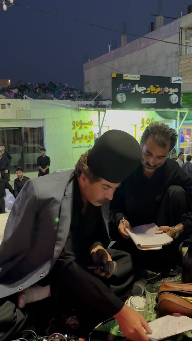 امروز جمعه1404/4/27
مراسم خاکسپاری مرحوم آمیرزا نوروزی از طایفه آرپناهی درشهرشرافت شوشتر#خواننده #تقی_جعفری #اکسپلور #مادر #مرگ