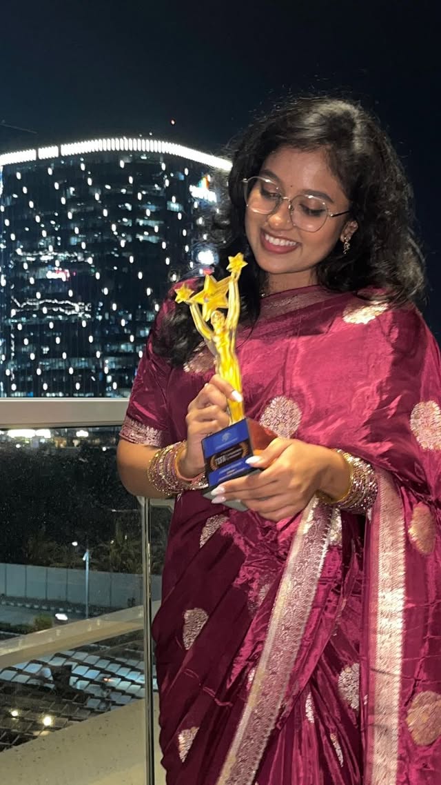 🏆✨ My first ever award as Best Singer for Amma Paata — and my heart is full!🫶
Thank you, TSFA and Kalaraj, for this incredible honor.
To my family, you’ve been my backbone every step of the way in this beautiful journey of music.
And to my amazing fans — this isn’t just my win. It’s OUR win. 💫
Here’s to many more milestones together! 💖🎶
#gratefulheart❤️ #bestsingeraward #tsfa #kalarajmedia #firstaward #ourwin #thankyouall #janhaviyerram #milestonemoment #ammapaata