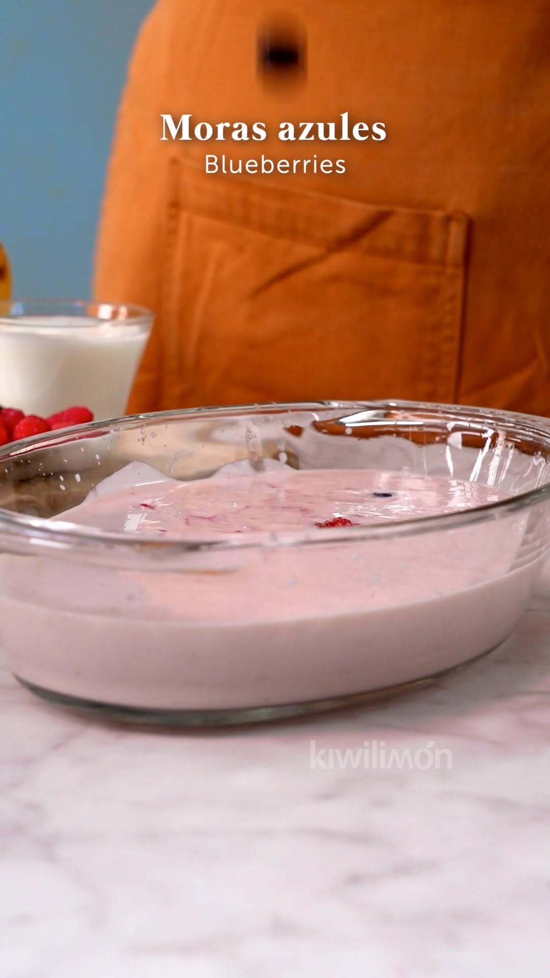 El calor no perdona... ¡ni a los lomitos! 🐕💦
Prepárale este helado fácil para perros, hecho con 5 ingredientes naturales que le encantarán. 🍌🍦
Ingredientes:
3 tazas de yogur griego sin azúcar
1 1/2 tazas de fresa1 1/2 tazas de fresa
2 plátanos2 plátanos
mora azul al gustomora azul al gusto
frambuesa al gustoframbuesa al gusto
¡Guárdalo para prepararlo este verano! 🧊🐾