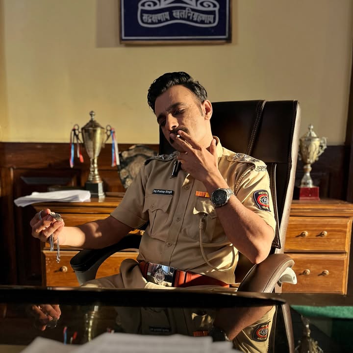Being in character is acting. Becoming the character is transforming.”
– 🎭 Know the difference.
#bts #webseries #mumbai #bollywood #castingdirector #mccc #actor #raanveerchahal